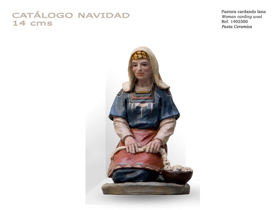 Mujer cardando lana. 14 cm: imagen 1